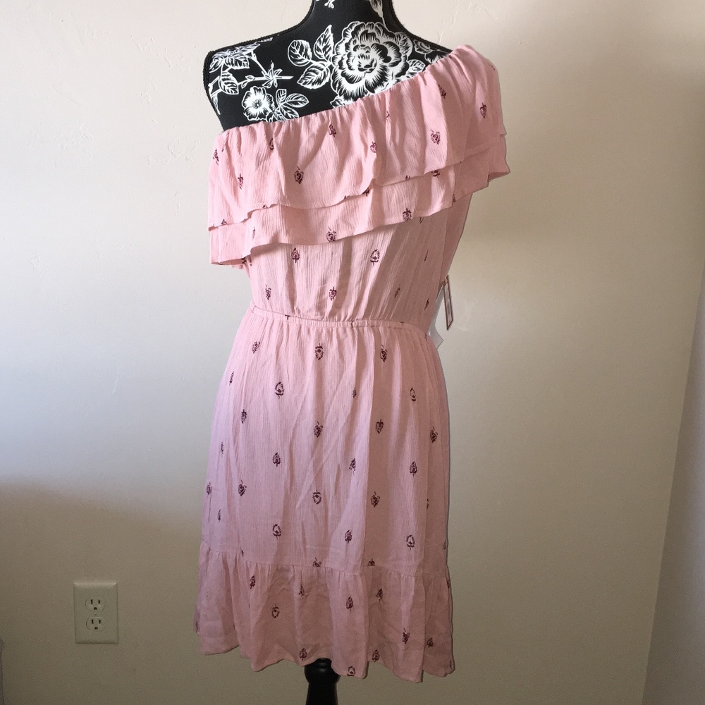 Super cute one shoulder dress in blush